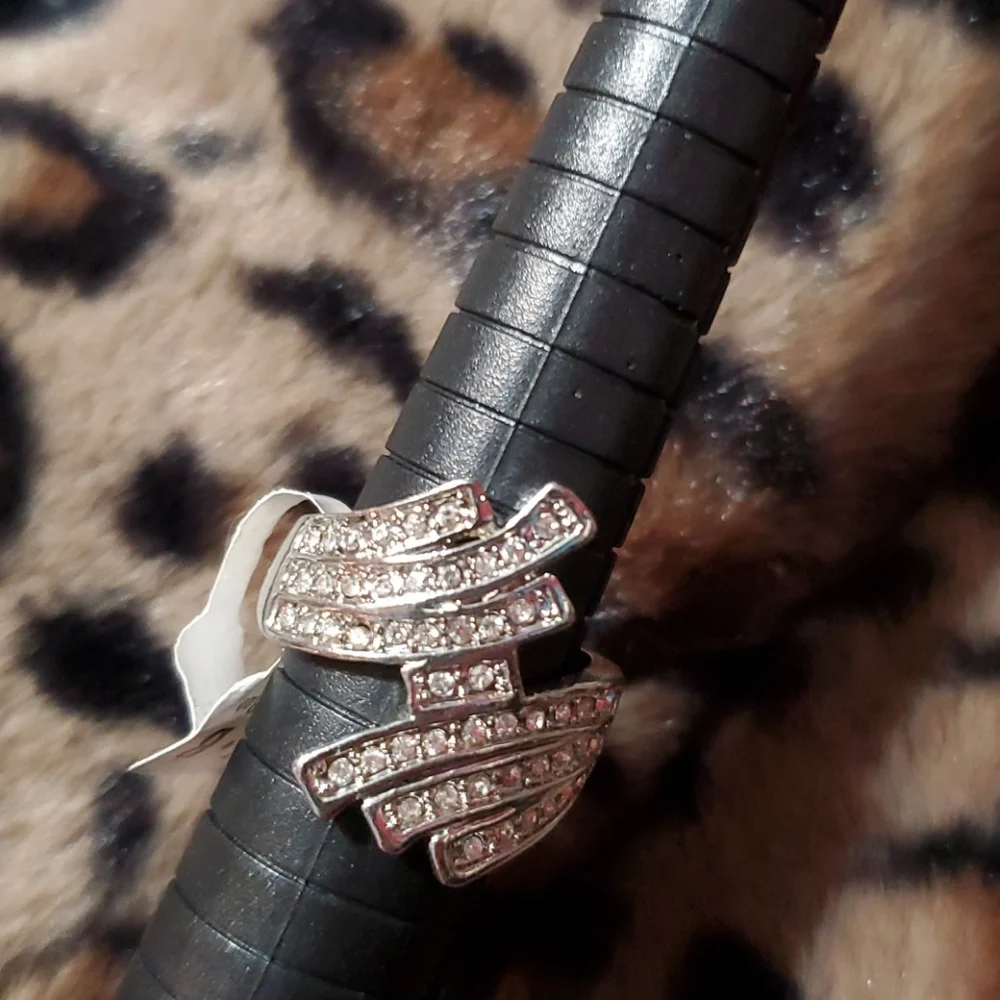 Ring - Picture 1 of 3
